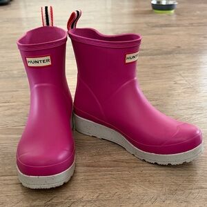 Hunter Women’s Short Rain Boots in Bright Pink with White Sole